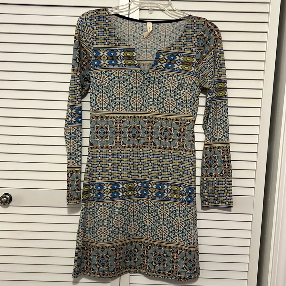 Long sleeve Mind Code dress, size small, flattering fit, fun pattern